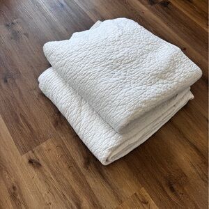 Restoration Hardware White Queen Quilts (2)